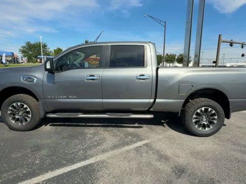 Used 2017 Nissan Titan SV RWD image 5