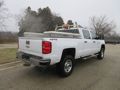 Used 2018 Chevrolet Silverado 2500 W/T w/ Snow Plow Prep Package image 10