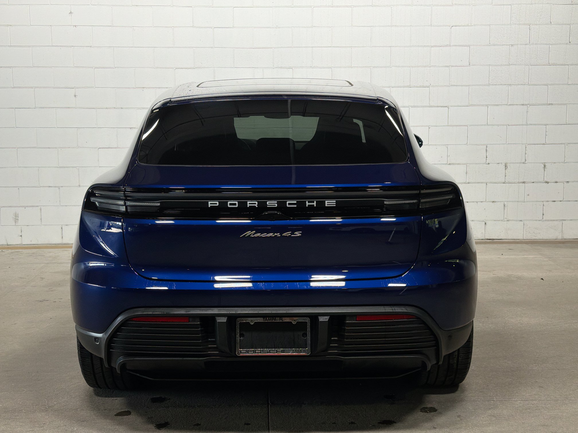 Certified 2026 Porsche Macan 4S Electric AWD/4WD image 8
