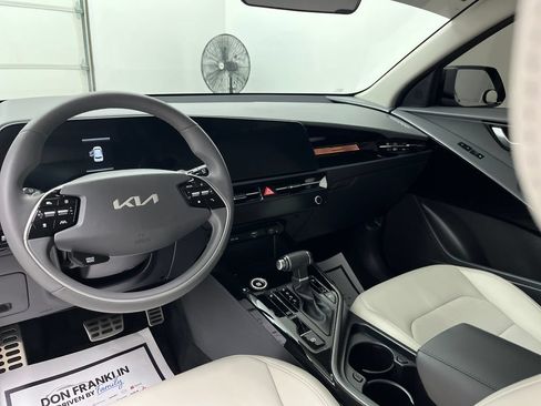 Certified 2025 Kia Niro EX Touring FWD image 14