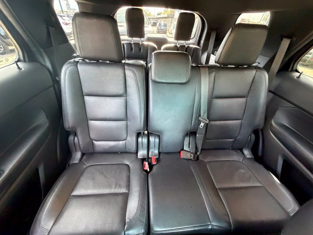 Used 2015 Ford Explorer XLT w/ Equipment Group 202B AWD/4WD image 17