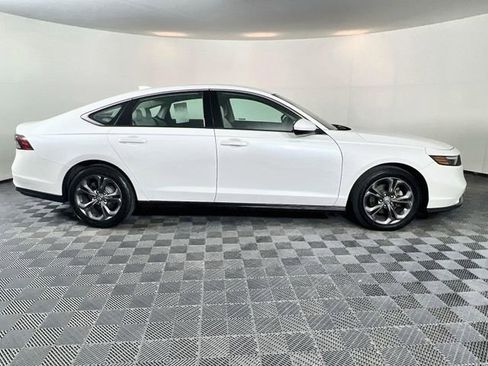 Certified 2023 Honda Accord EX image 8