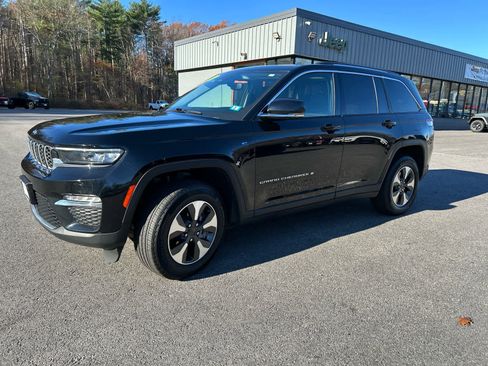 Used 2023 Jeep Grand Cherokee 4WD 4xe image 14