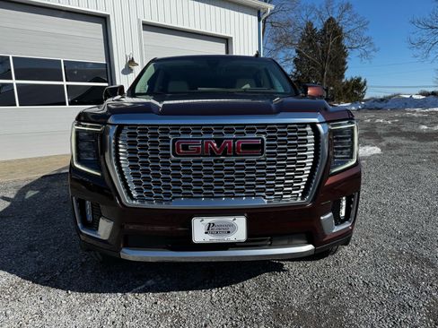 Used 2022 GMC Yukon XL Denali w/ Advanced Technology Package AWD/4WD image 3