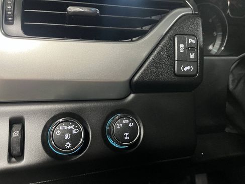 Used 2015 Chevrolet Suburban LT AWD/4WD image 16