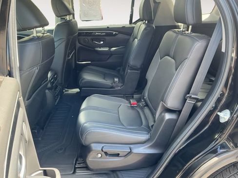 Used 2024 Honda Pilot Touring image 13