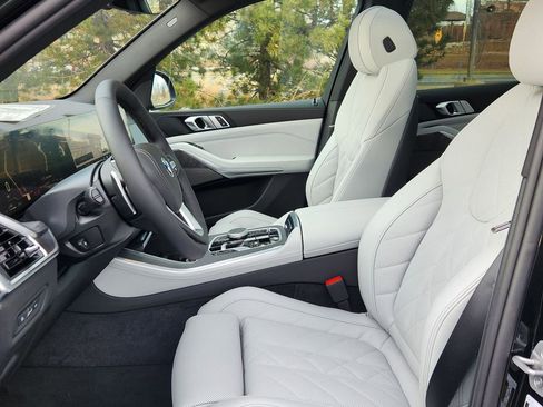 New 2026 BMW X5 xDrive50e image 9