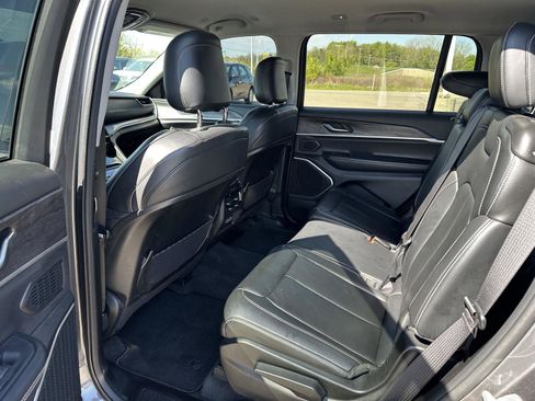 Used 2022 Jeep Grand Cherokee L Limited AWD/4WD image 15
