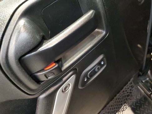 Used 2018 Jeep Wrangler Unlimited Sahara w/ Connectivity Group image 12