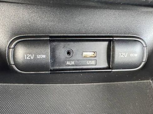Used 2018 Kia Soul ! FWD image 27