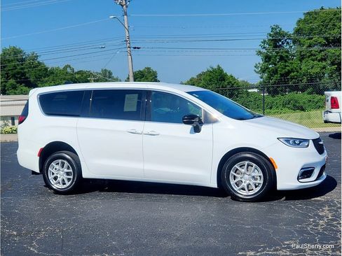 Used 2026 Chrysler Pacifica Select FWD image 29