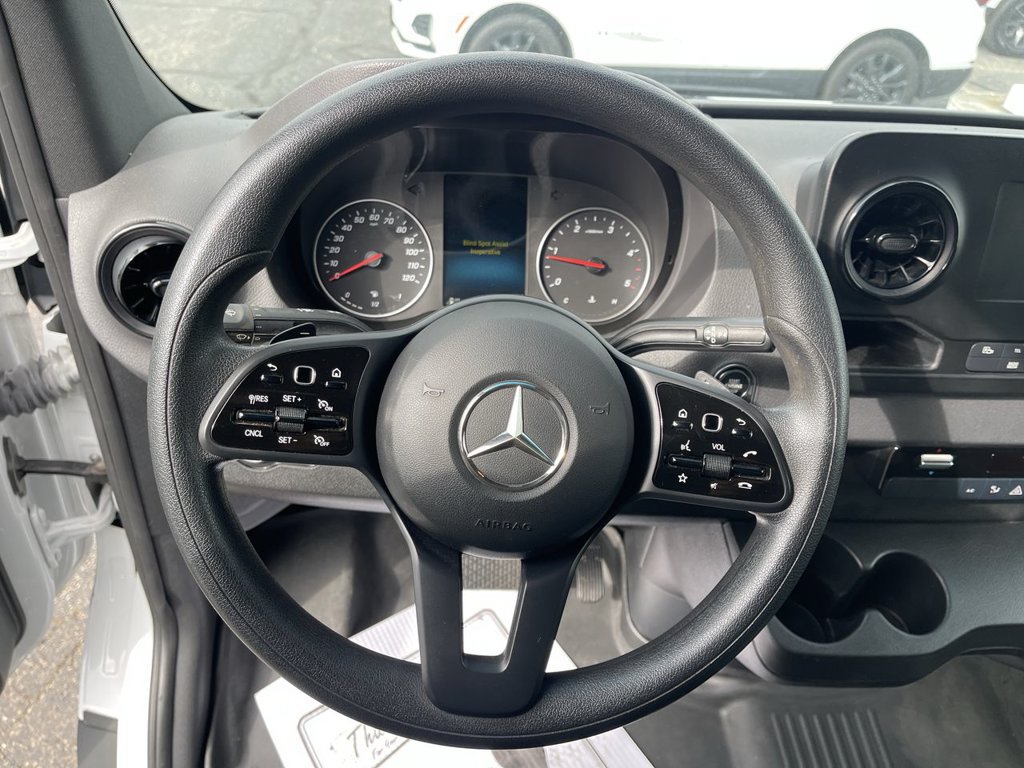 Used 2024 Mercedes-Benz Sprinter 2500 image 6