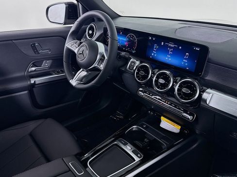 New 2026 Mercedes-Benz GLB 250 image 16