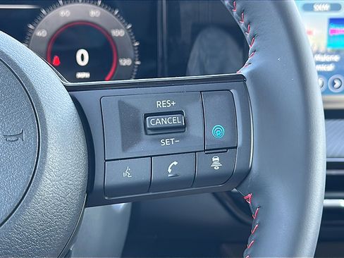 New 2025 Nissan Kicks SR image 18