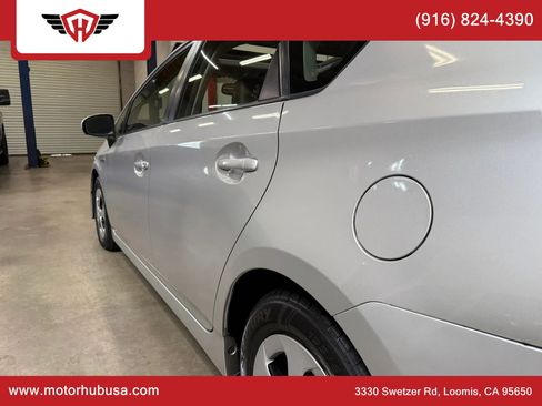 Used 2013 Toyota Prius Four w/ Deluxe Solar Roof Pkg FWD image 4
