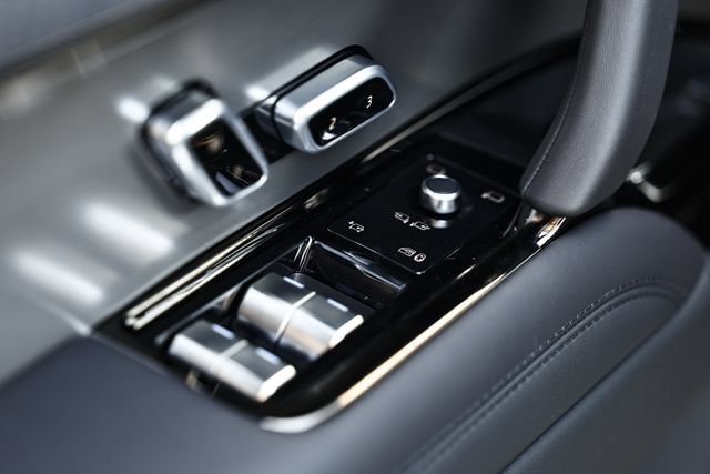 New 2027 Land Rover Range Rover Sport SE AWD/4WD image 21