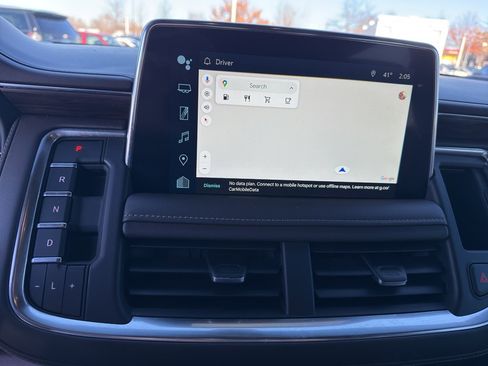 Used 2022 Chevrolet Suburban LT w/ Luxury Package image 19