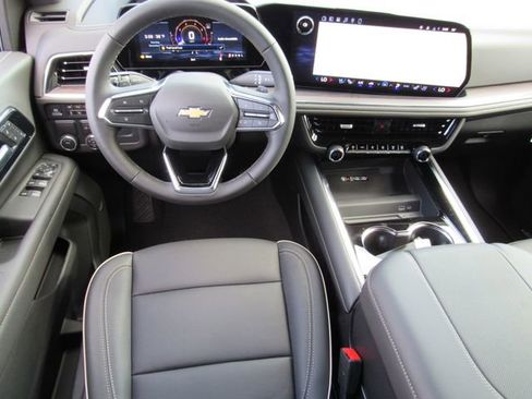 New 2026 Chevrolet Suburban Premier image 19