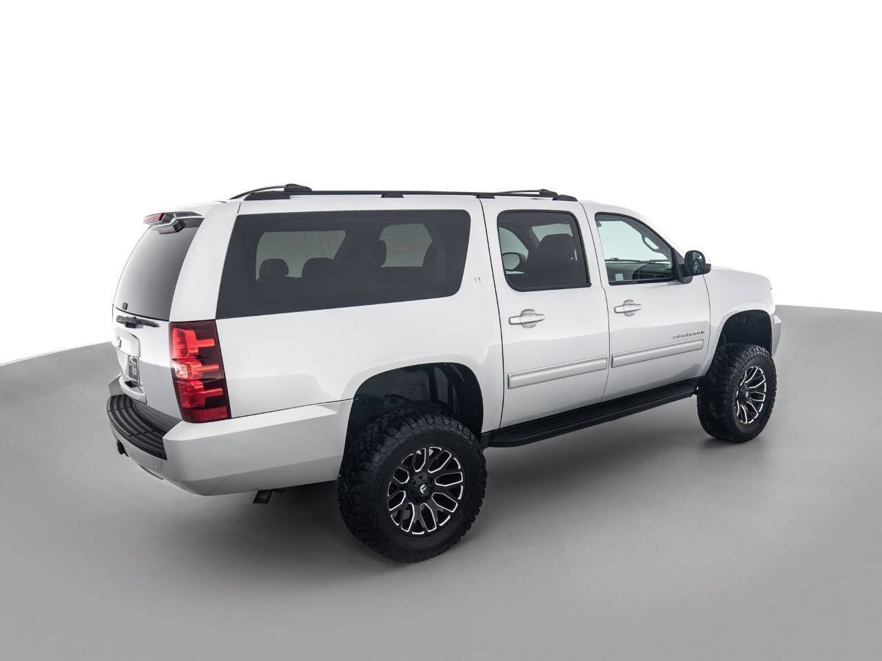 Used 2013 Chevrolet Suburban LT w/ Luxury Package AWD/4WD image 5