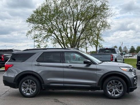 Used 2023 Ford Explorer XLT w/ Equipment Group 202A AWD/4WD image 46