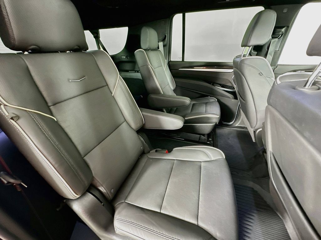 Certified 2026 Cadillac Escalade ESV Luxury w/ LPO, Radiant Package AWD/4WD image 28