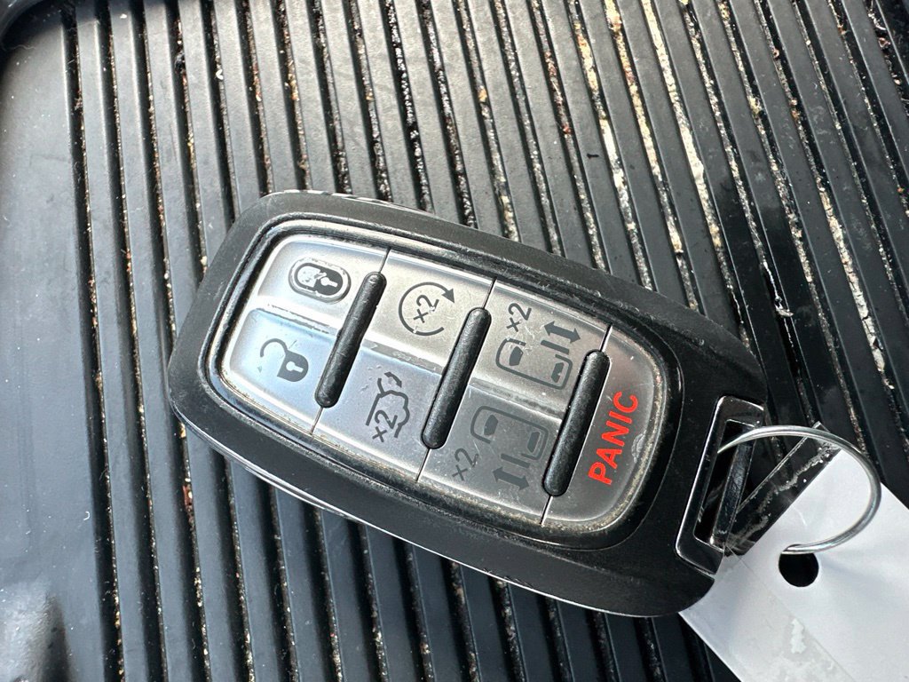 Used 2022 Chrysler Pacifica Touring-L FWD image 17