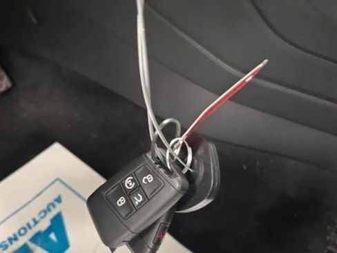 Used 2022 Volkswagen Taos SEL image 16