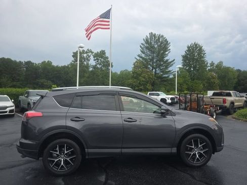 Used 2018 Toyota RAV4 SE w/ Power Extra Value Package AWD/4WD image 9
