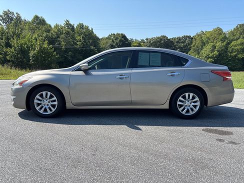 Used 2013 Nissan Altima 2.5 S FWD image 2