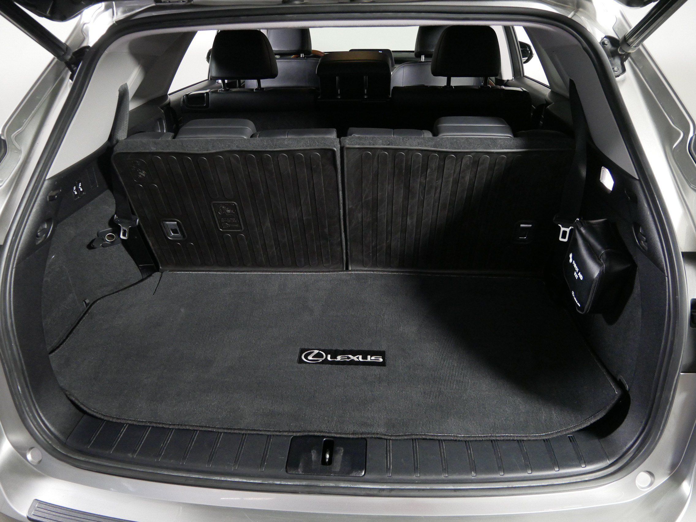 Used 2021 Lexus RX 350L Premium w/ Premium Package AWD/4WD image 18