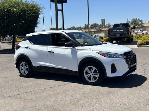 Used 2023 Nissan Kicks S FWD image 7
