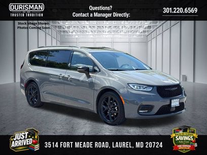 Used 2025 Chrysler Pacifica Limited