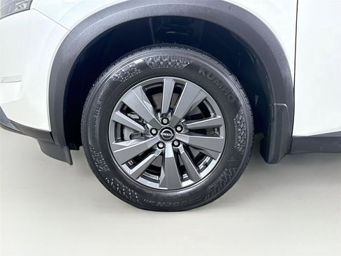 Used 2024 Nissan Pathfinder SV image 30