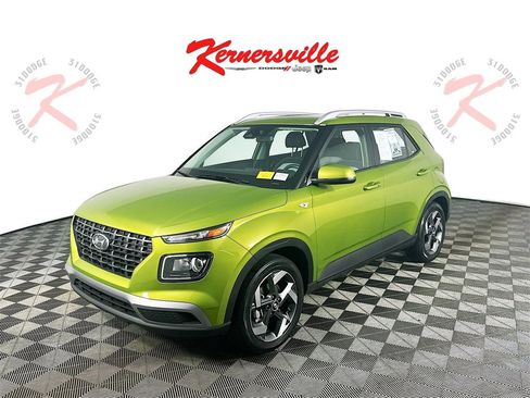 Used 2024 Hyundai Venue SEL image 3