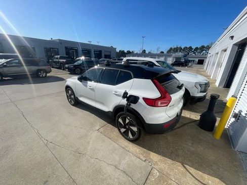 Used 2024 Volvo XC40 Recharge Plus w/ Protection Package Premier image 7
