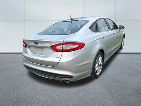 Used 2016 Ford Fusion SE FWD image 4