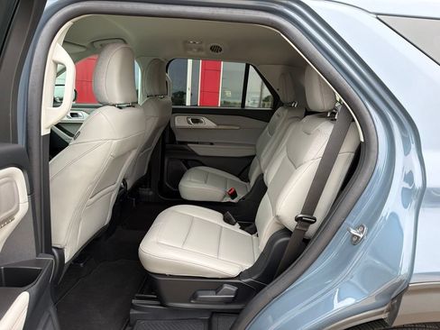 Used 2025 Ford Explorer Active w/ Active Comfort Package AWD/4WD image 17