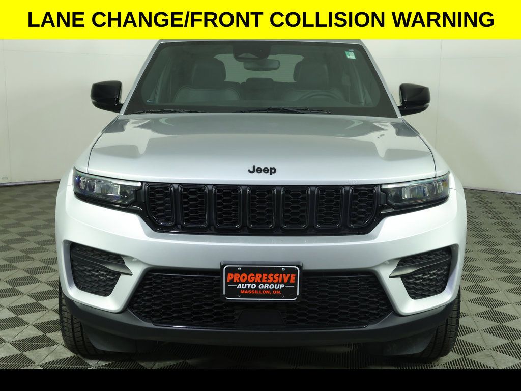 Used 2023 Jeep Grand Cherokee Altitude AWD/4WD image 12