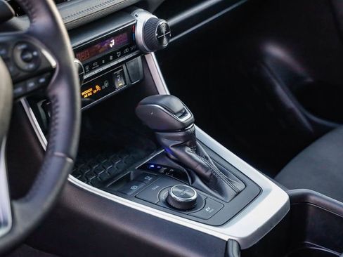 Used 2022 Toyota RAV4 SE image 20