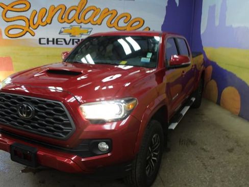 Used 2020 Toyota Tacoma TRD Sport AWD/4WD image 4