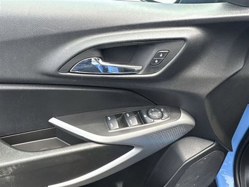 Used 2024 Chevrolet Trax RS w/ Sunroof Package FWD image 22
