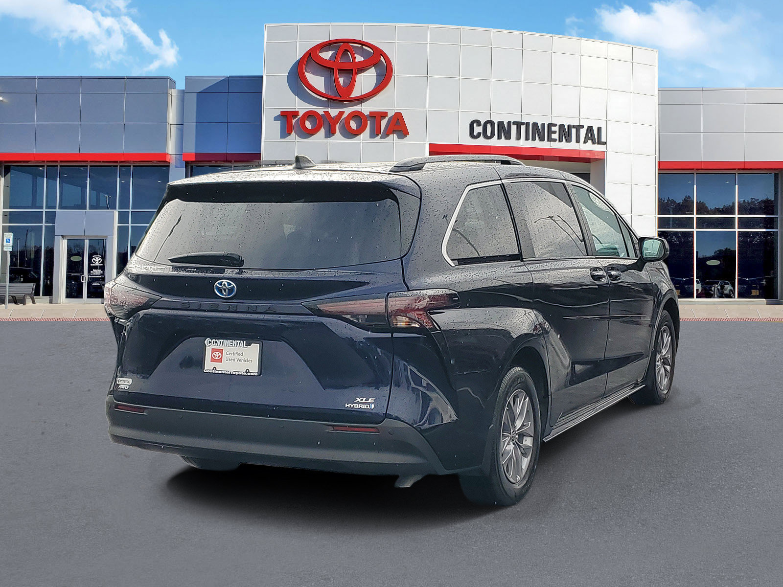 Certified 2024 Toyota Sienna XLE AWD/4WD image 5