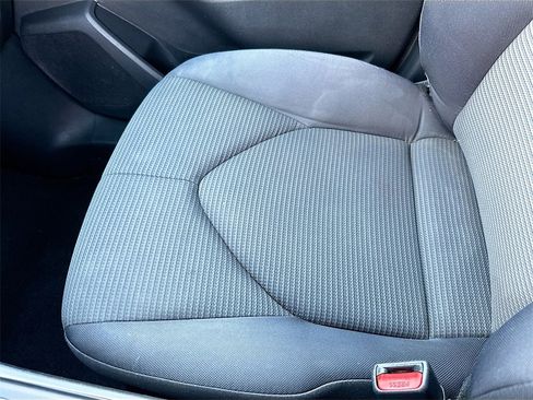 Used 2021 Toyota Highlander LE image 23