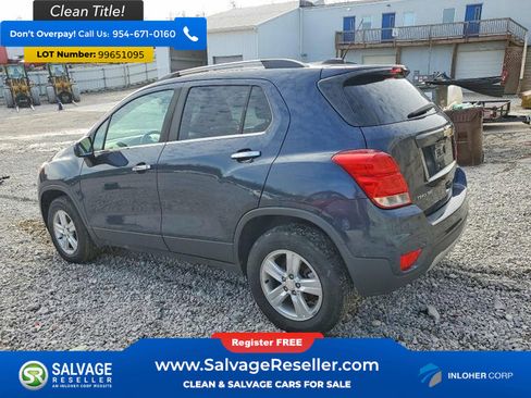 Used 2018 Chevrolet Trax LT w/ Driver Confidence Package AWD/4WD image 3