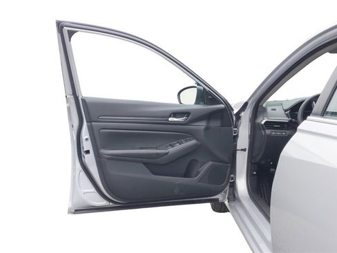 Used 2024 Nissan Altima 2.5 SV image 15