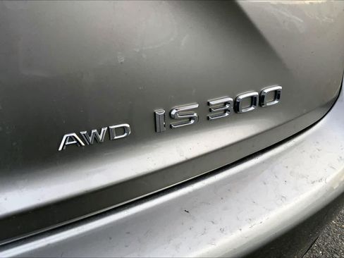 Used 2016 Lexus IS 300 AWD image 9