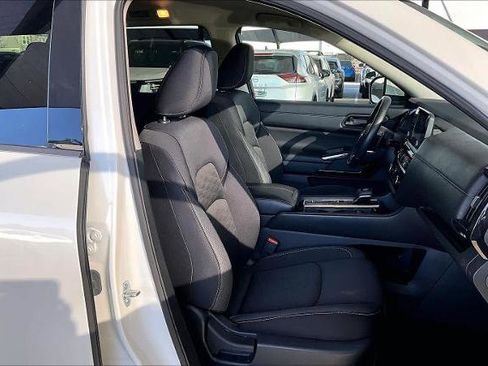 Certified 2024 Nissan Pathfinder SV image 8