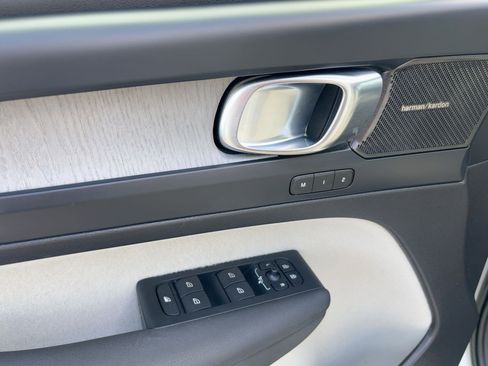 Used 2023 Volvo XC40 B5 Plus w/ Protection Package Premier image 12