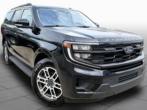 Used 2025 Ford Expedition Active RWD image 3
