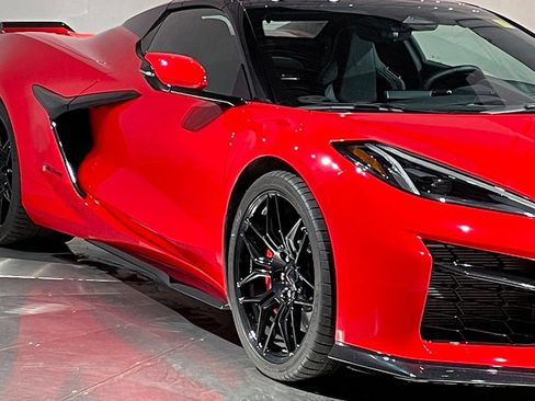 Used 2024 Chevrolet Corvette Z06 RWD image 19